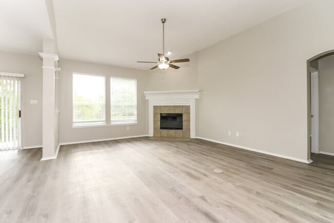 Foto del edificio - 2625 Gardendale Dr