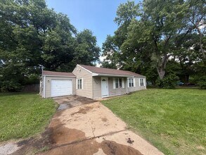 Building Photo - 1539 Trampe Ave