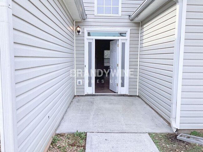 Building Photo - Charming 3BR with Car Garage! Apply today!