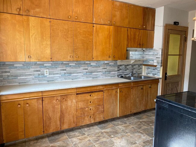 Building Photo - 5 bed 2 bath Single Family Home in Wausau