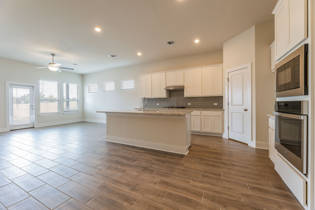 Building Photo - 178 Brooks Ranch Rd