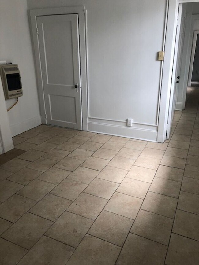 Building Photo - STRAIGHT707 Toulouse St.