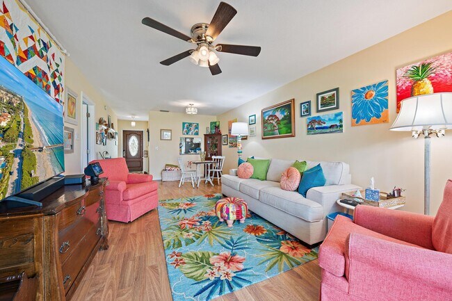 Foto del edificio - 227 Lake Meryl Dr