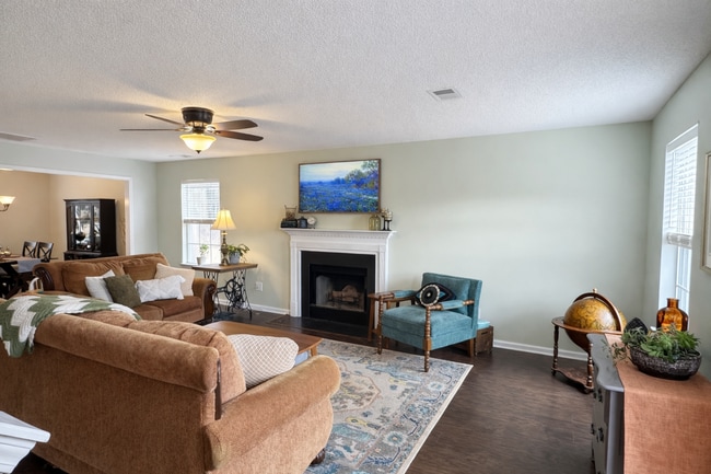 Building Photo - 3BD/2.5BA- WITH BONUS ROOM -AVAILABLE NOW or AUGUST 1, 2026!!