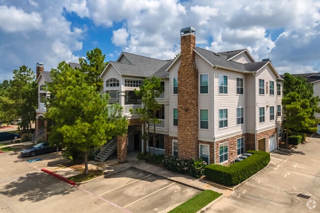 Building Photo - Lodge at Spring Shadow