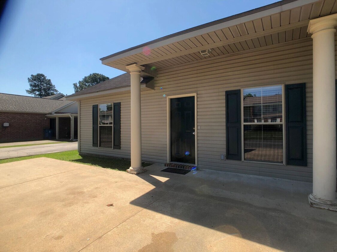 Primary Photo - 205 Lodge Dr