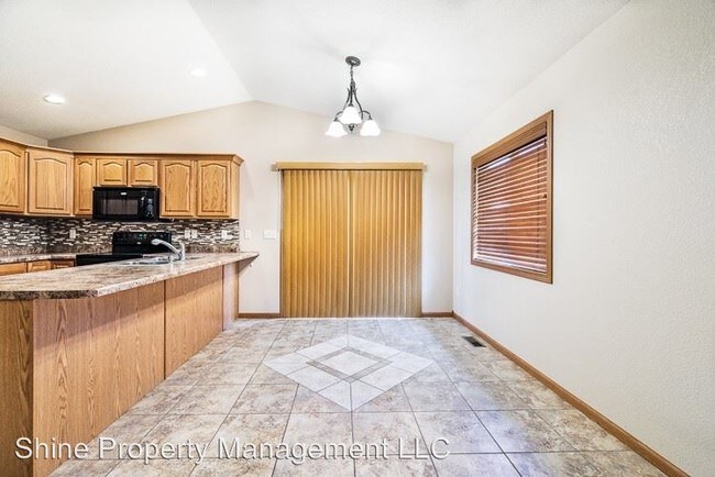 Building Photo - 5 br, 3 bath House - 607 Vector Ct
