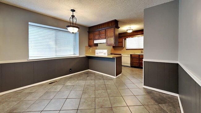 Building Photo - Start your new year in this charming 3 bedroom, 2 bath home located in the heart of Tulsa.