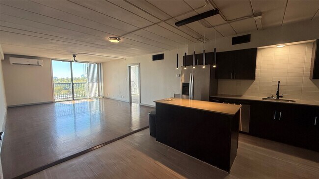 Foto del edificio - 5400 Memorial Dr