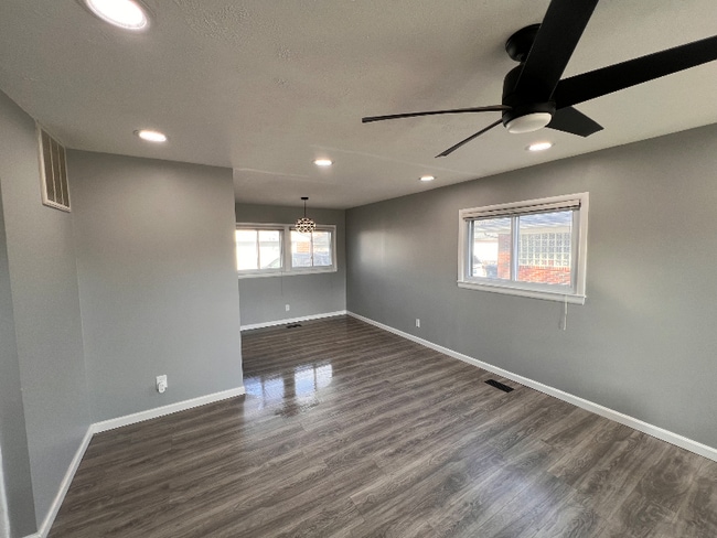 Foto del edificio - 2802 Flora Ave