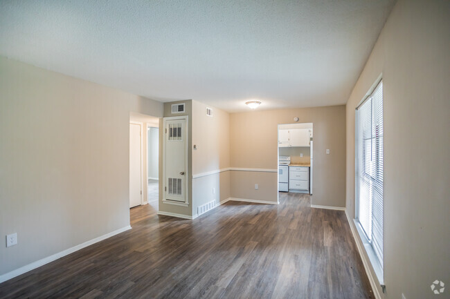 2 BR, 1 BA - 850 SF - The Willows - Newly Renovated