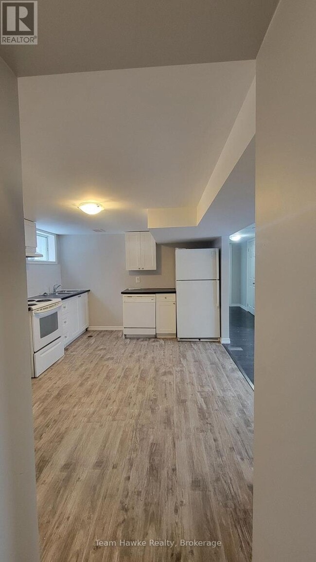 Building Photo - 830 Birchwood Dr