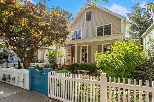 Foto del edificio - 4927 Eskridge Terrace NW
