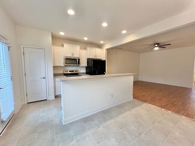Foto del edificio - Stunning 3BD, 3BA Raleigh Townhome in an H...