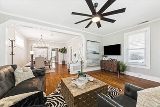 Building Photo - 3828 Seawall Blvd