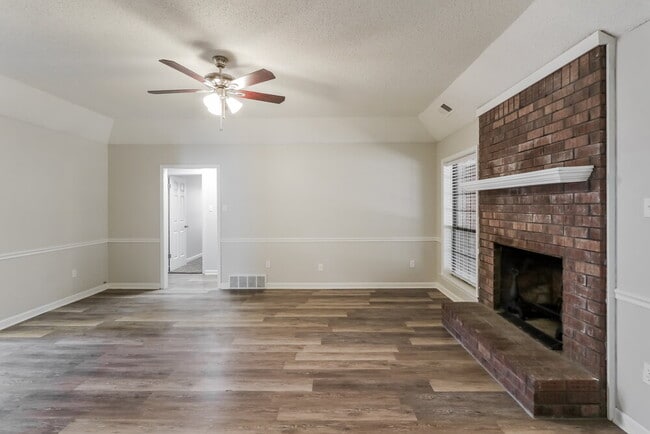 Foto del edificio - 5044 Brooksbank Cove S