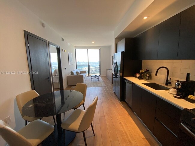 Foto del edificio - 398 NE 5th St