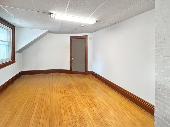 Building Photo - 626 W Olin Ave
