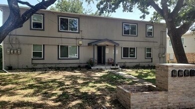 Building Photo - 2232 Riverview Dr