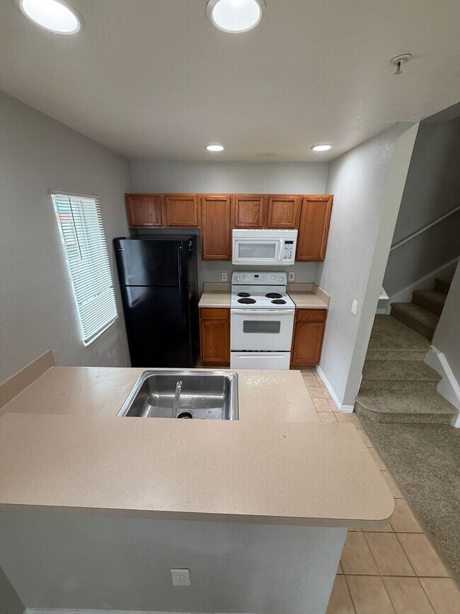 Building Photo - 2610 Lodi Cir