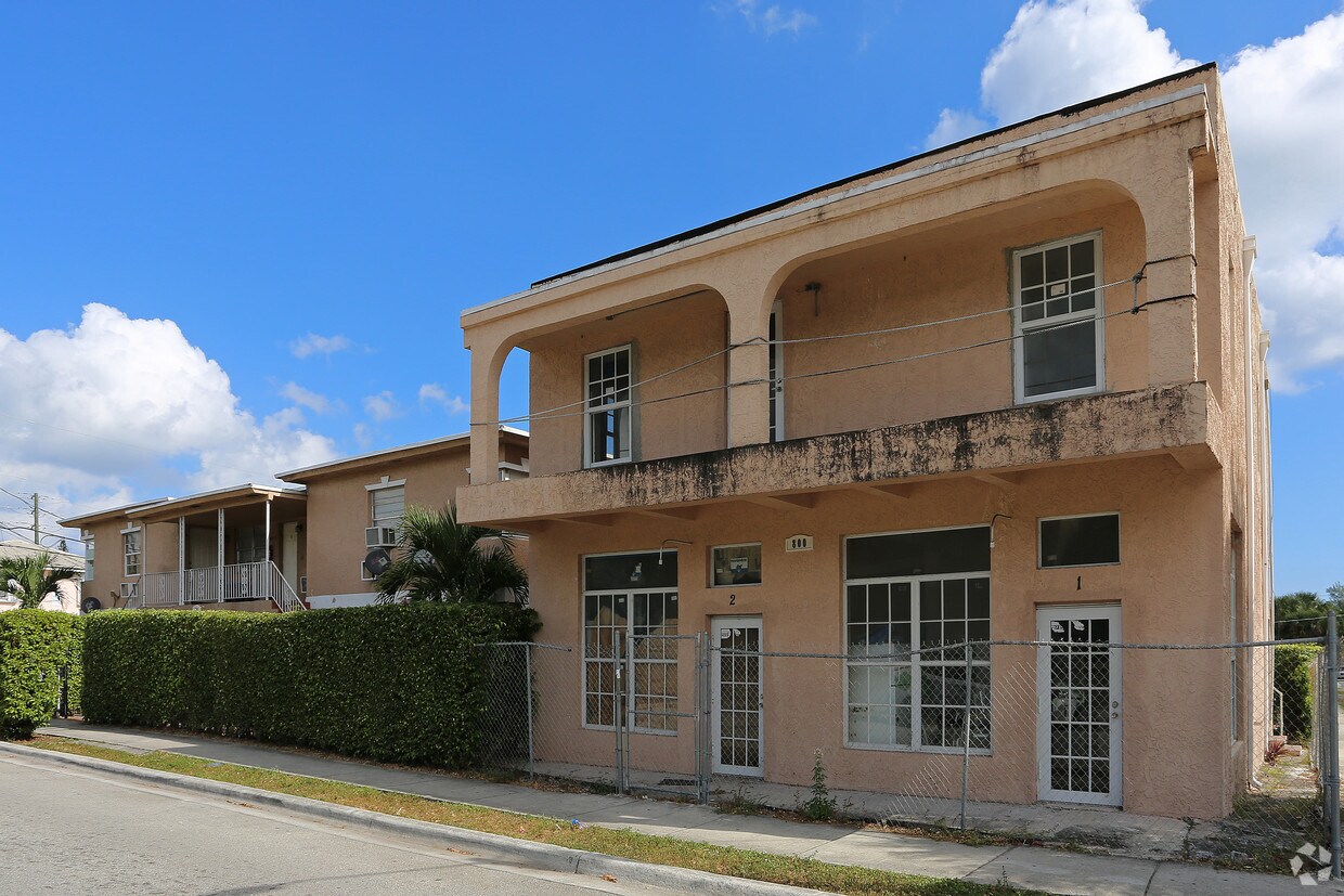 Primary Photo - 800 N Sapodilla Ave