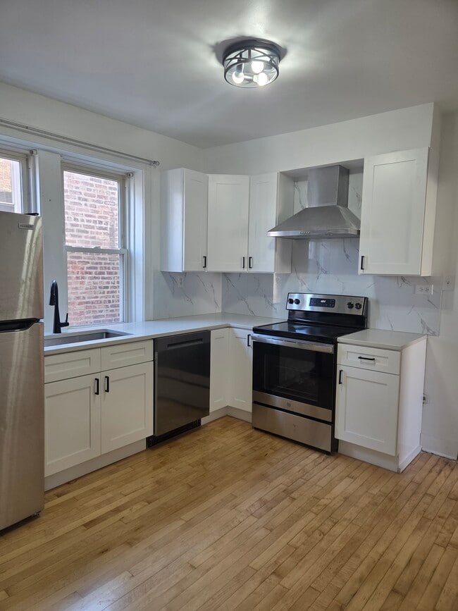 Foto del edificio - 6433 N Hamilton Ave