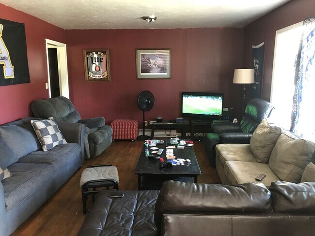 Foto del edificio - 2762 US Highway 421 N