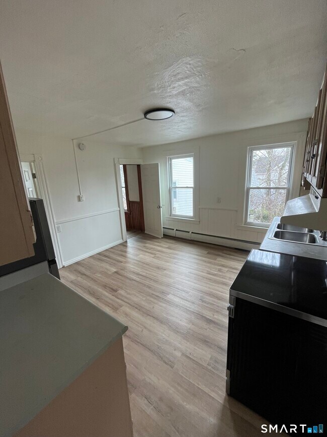 Foto del edificio - 11 Roosevelt Ave