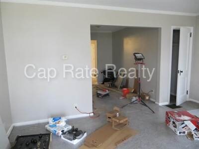 Foto del edificio - Like new! With huge garage!