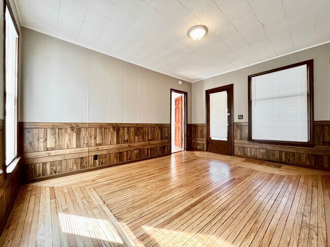 Building Photo - 1114 Chestnut St
