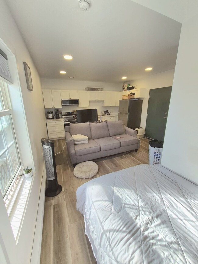 Building Photo - Studio Apartment for Rent – Available Dece...