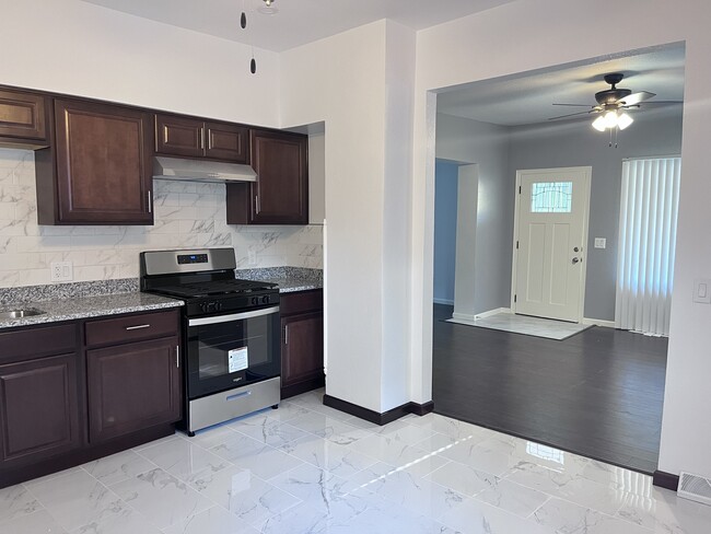 Building Photo - 316 N Independence Ave