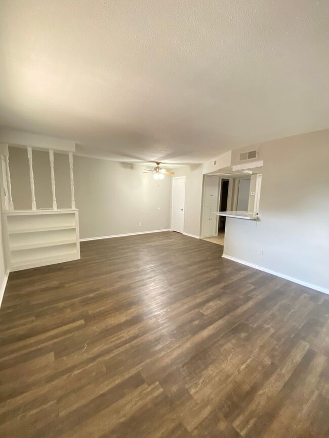 Foto del edificio - Large 1 BED 1 BATH