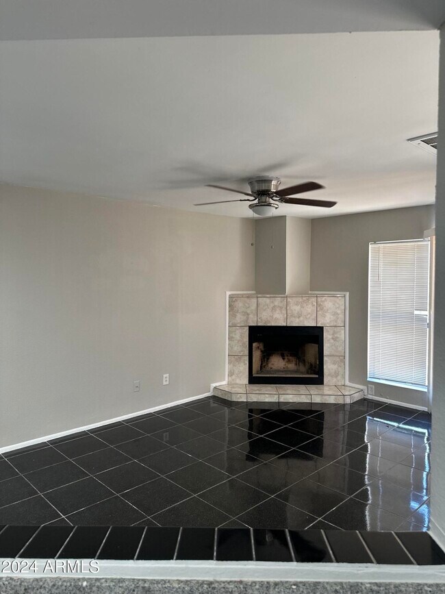 Foto del edificio - 3228 W Glendale Ave