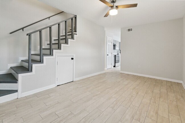 Building Photo - 1116 Tallow Tree Ln