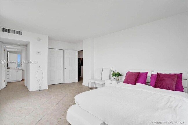 Foto del edificio - 10350 W Bay Harbor Dr