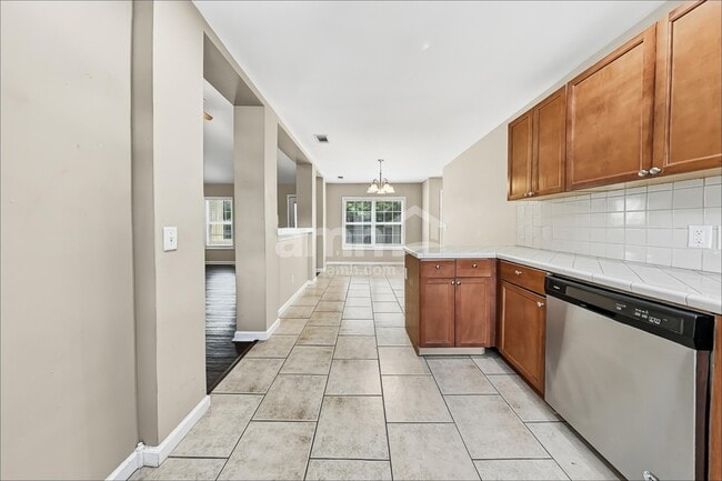 Building Photo - 61 Wintergreen Dr