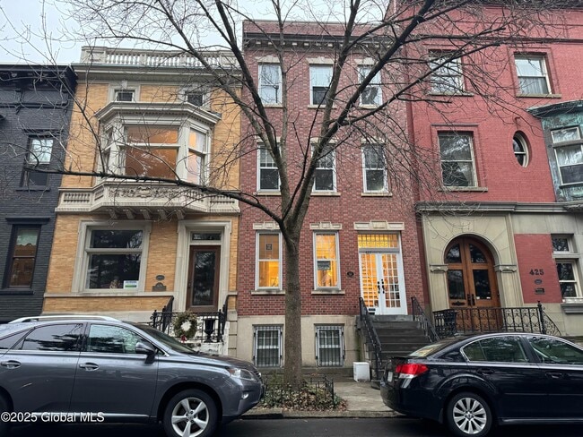 Building Photo - 427 State St