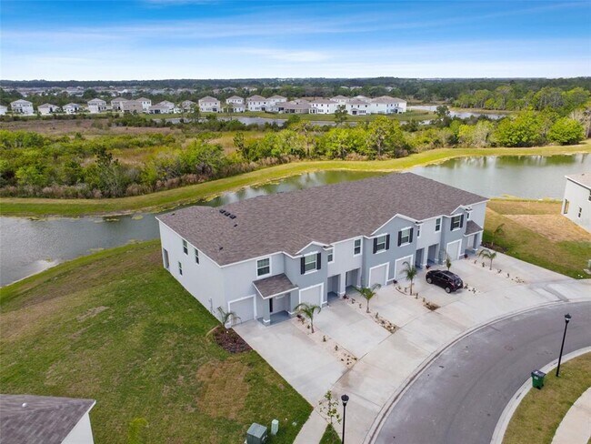 Building Photo - 33050 Major Oak Dr
