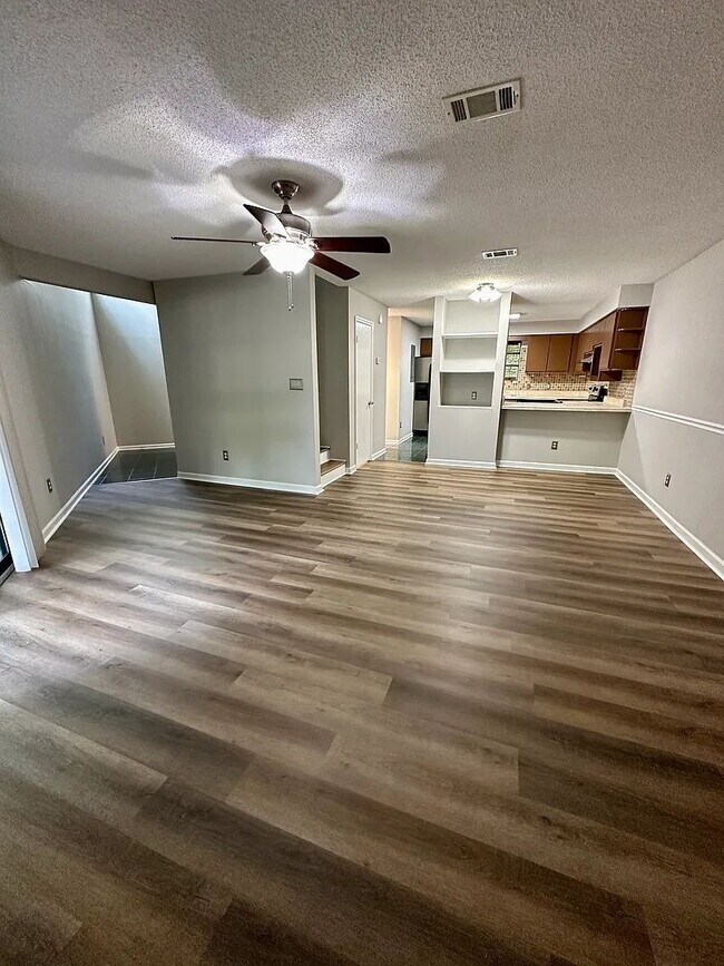 Building Photo - Two story, 2 bedroom / 2.5 bathroom townhome