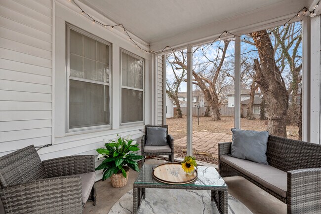 Foto del edificio - 425 N Bluff Ave