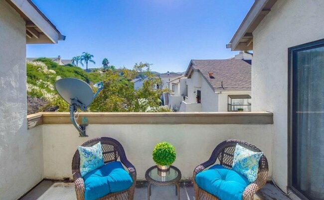 Building Photo - 3693 Avocado Village Ct