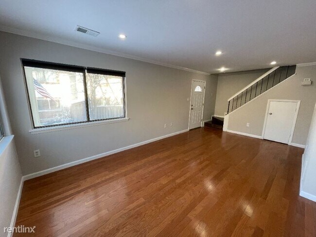 Foto del edificio - 3 br, 1 bath Townhome - 7508 Woodbine Dr