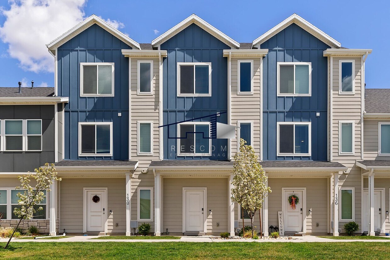 Primary Photo - North Ogden 2 Bedroom 2.5 Bathroom Townhouse!