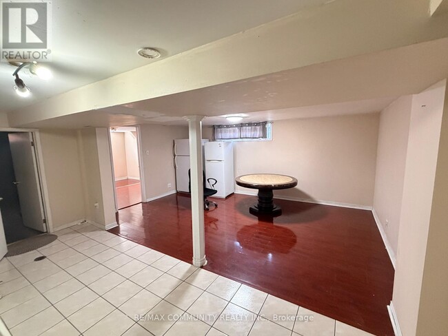 Building Photo - 52 Grassington Crescent