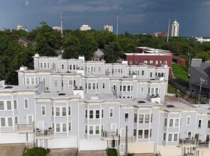 Building Photo - 766 W 13th St