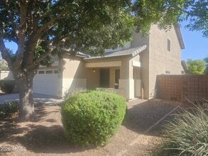 Building Photo - 44304 Vineyard St
