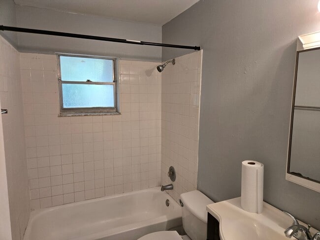 Foto del edificio - Cute and Convenient!