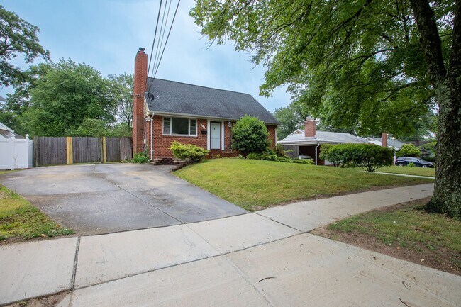 Foto del edificio - Beautiful 4 BR/3 BR Single-Family Home in ...