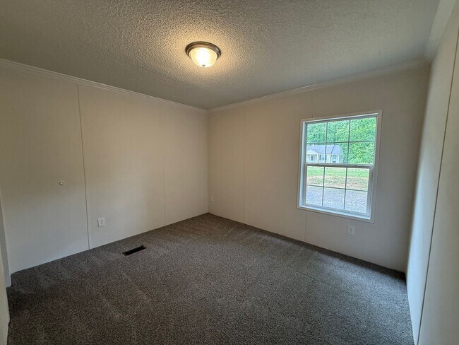 Building Photo - FOR RENT WINSTON SALEM